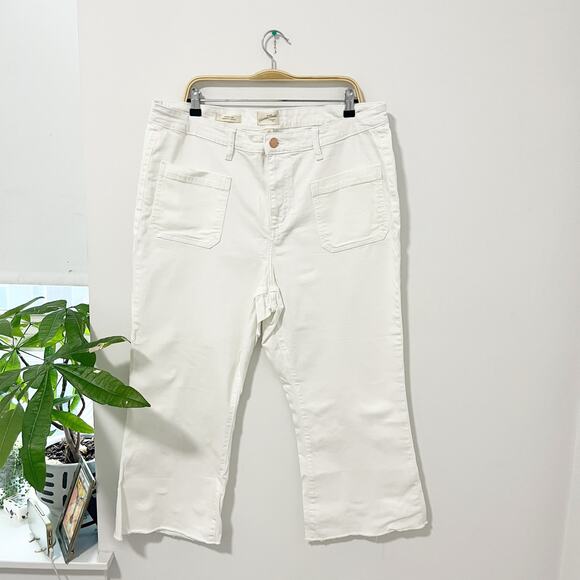 Universal Thread White High Rise Flare Jeans Size 18 - Picture 1 of 7